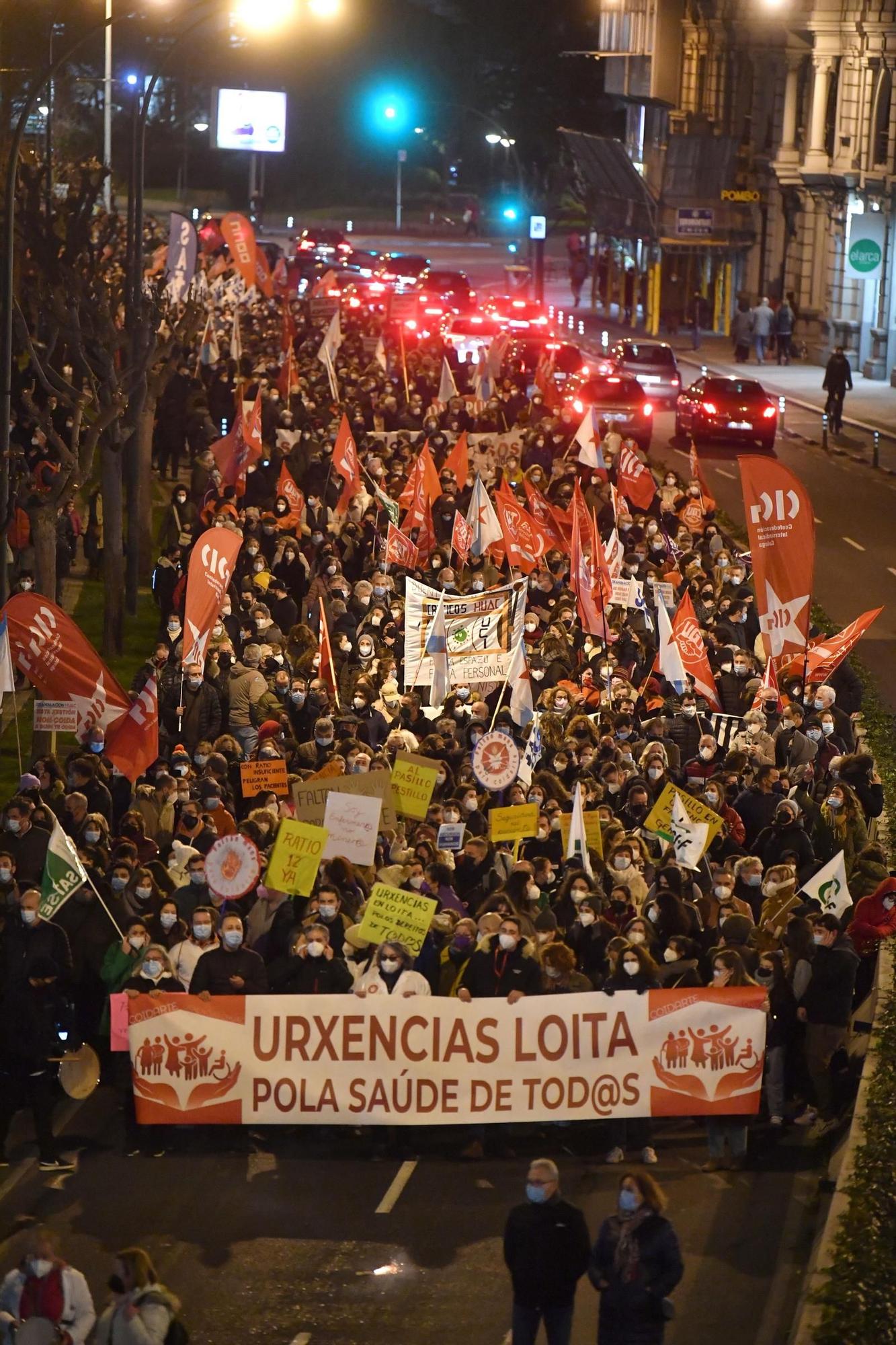 Manifestación de trabajadores del Hospital de A Coruña: "Sen persoal non hai sanidade"