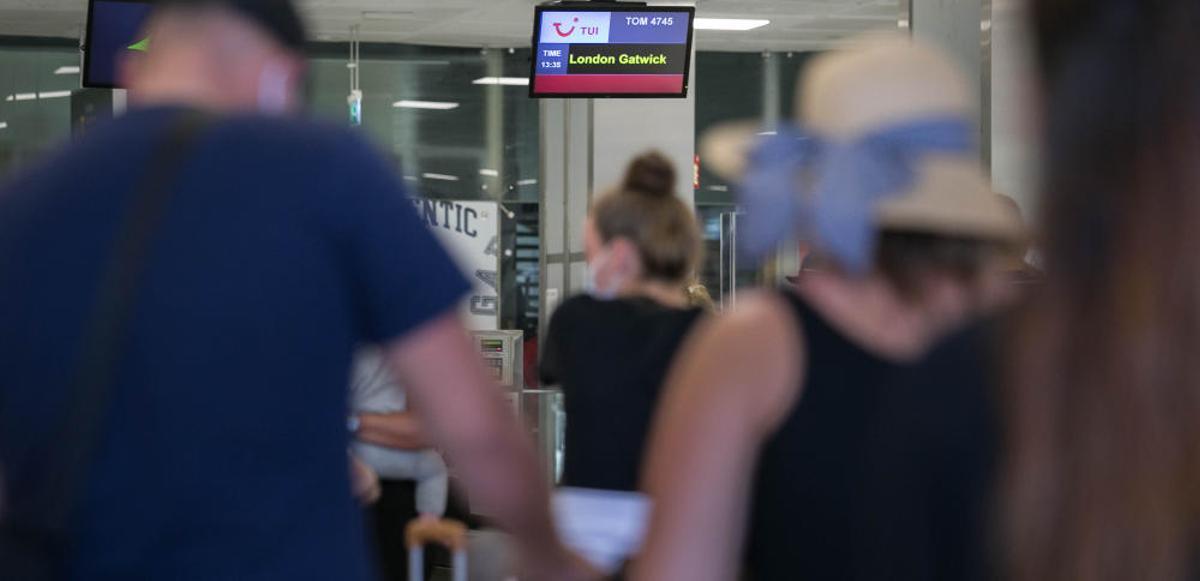 Llegada de pasajeros de TUI a aeropuerto del Sur Llegada de pasajeros de TUI a aeropuerto del Sur