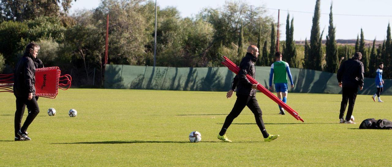 Entrenamiento del Hércules 
en Fontcalent. jose navarro