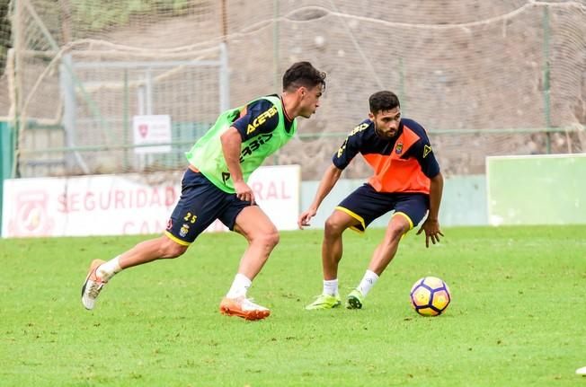 Entrenamiento de la UD Las Palmas en Barranco ...