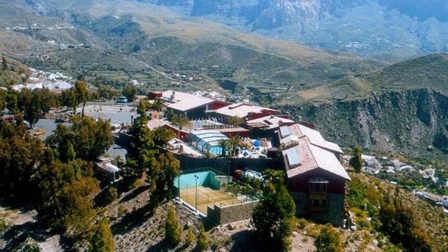 San Bartolomé da el primer paso para rescatar el hotel rural Las Tirajanas