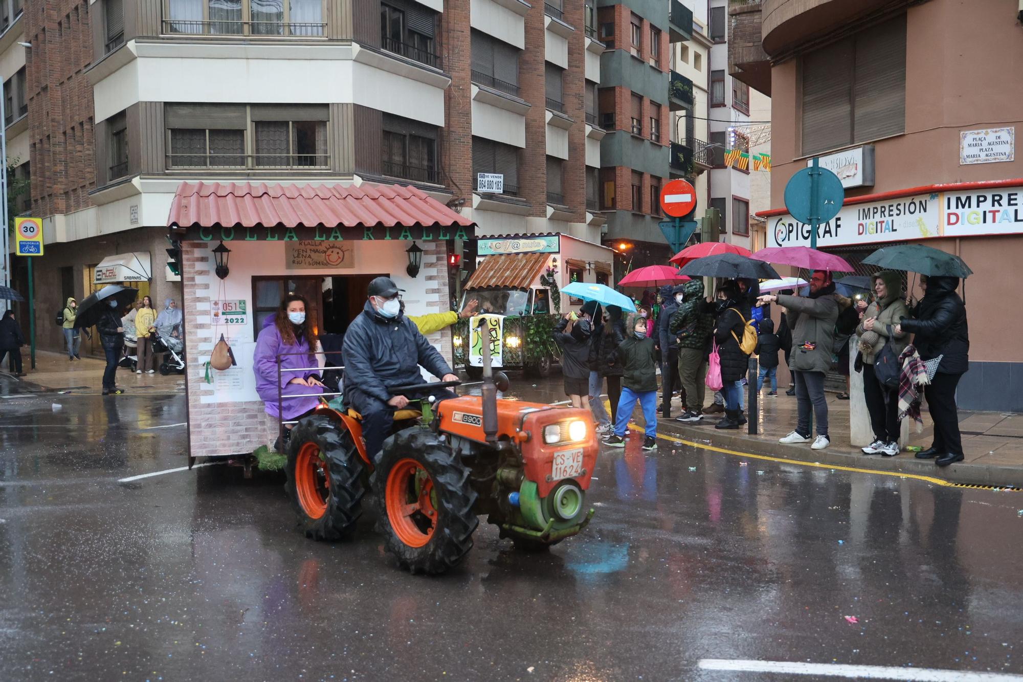 Las mejores imágenes del desfile de carros engalanados y collas de la Magdalena