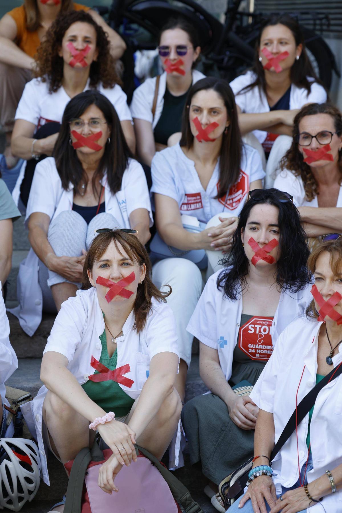 Les imatges de la protesta dels metges a Girona