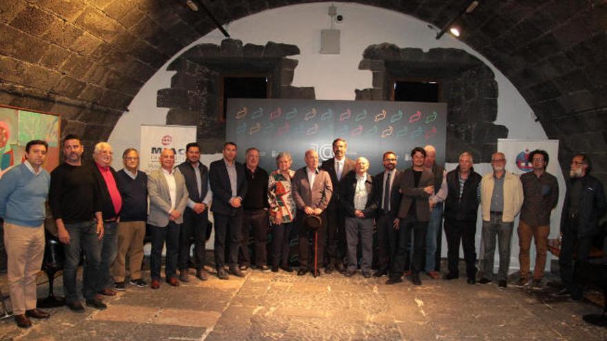 Representantes públicos, familiares de César y organizadores del centenario de Manrique ayer en el Castillo de San José.