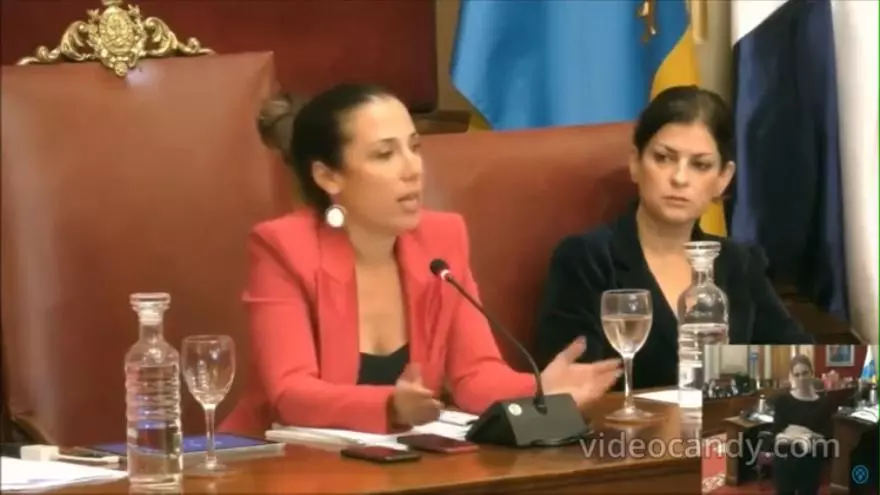 Momento en el que Patricia Hernández, en su etapa de alcaldesa de Santa Cruz, vota a favor del Plan Especial de Las Teresitas