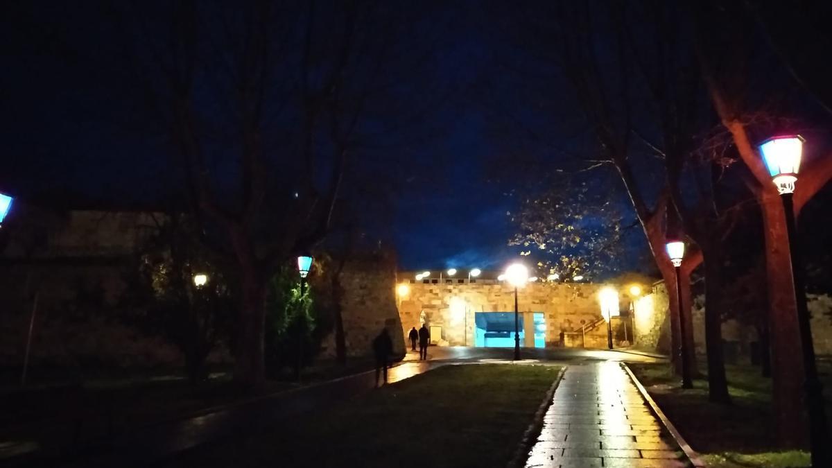 Suelo mojado en la subida de San Martín a primera hora de la mañana.