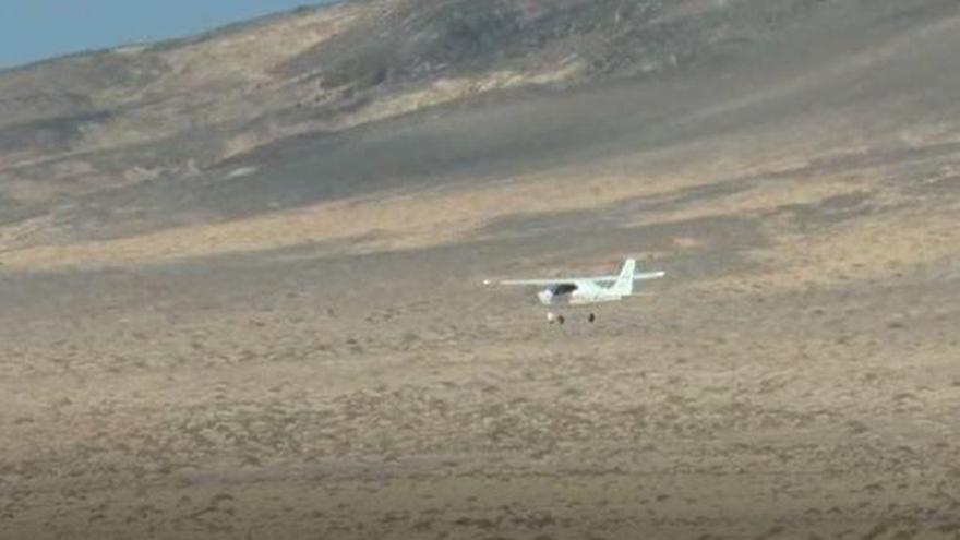 Una avioneta realiza maniobras en Fuerteventura