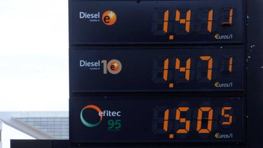 En 115 gasolineras.  Estación de servicio de Oviedo, una de las 115 de Asturias donde la gasolina ha llegado a los 1,5 euros por litro.