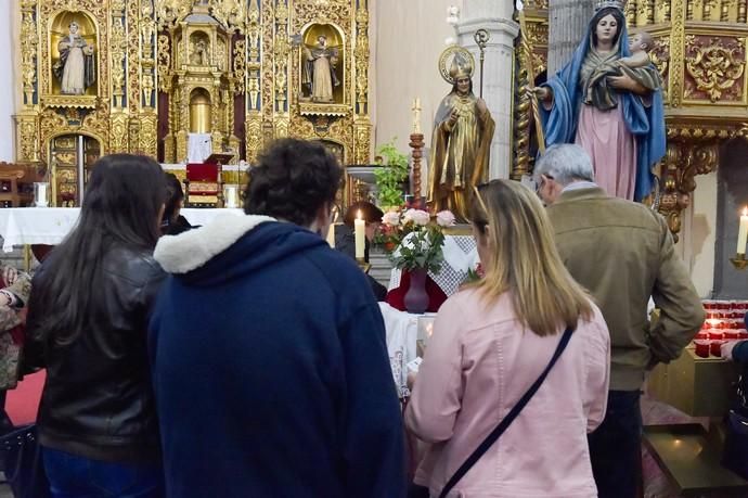 02-02-2019 LAS PALMAS DE GRAN CANARIA. Día de San Blas en la iglesia de Santo Domingo. Fotógrafo: ANDRES CRUZ