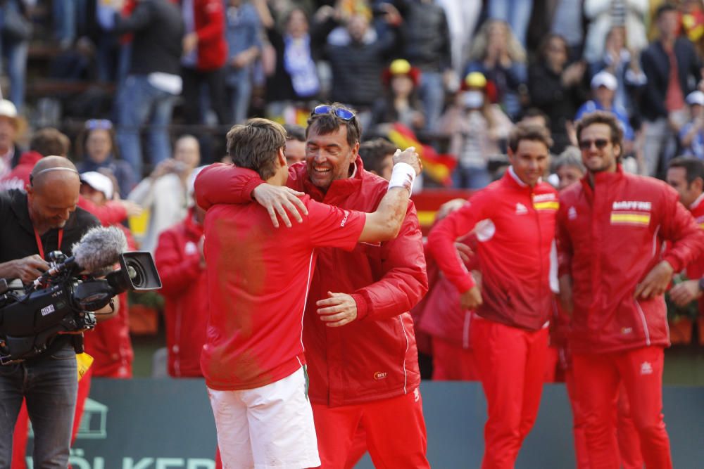 La Armada celebra el triunfo de Ferrer