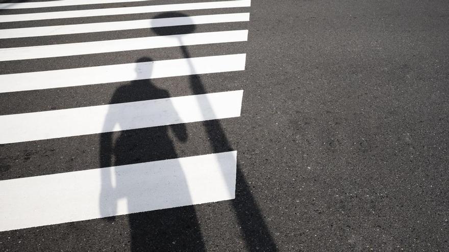 ¿Cómo atravesar un paso de cebra?