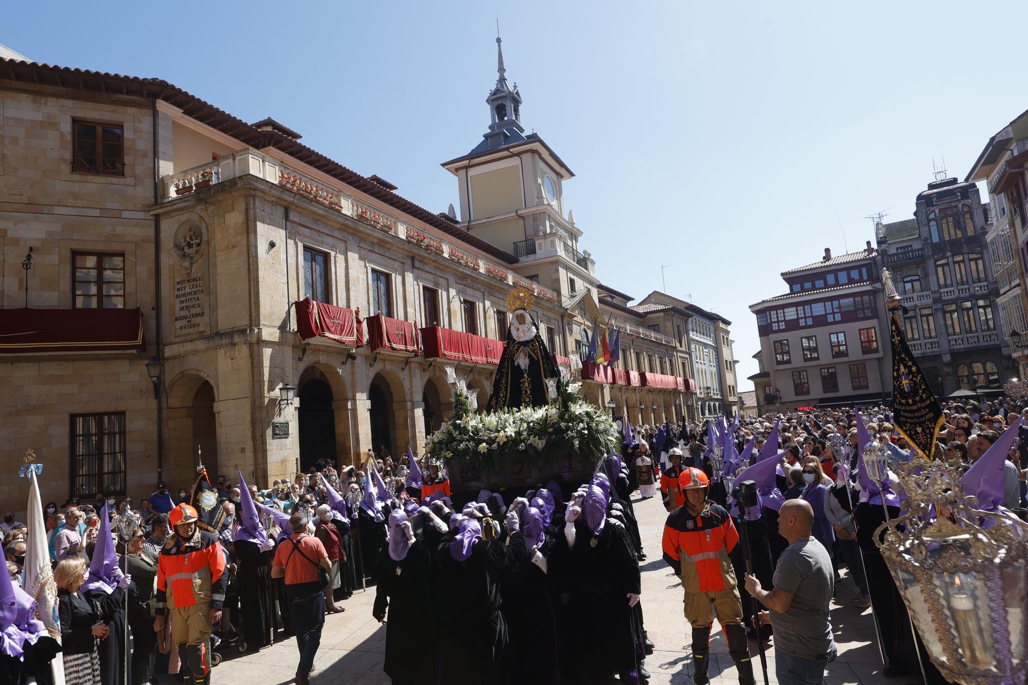 EN IMÁGENES: Así fue la procesión de la Soledad en la Semana Santa de Oviedo