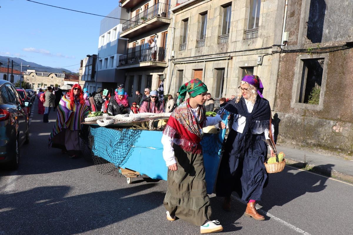 El desfile de disfraces de carnaval llevado a cabo en el Concello de Catoira.