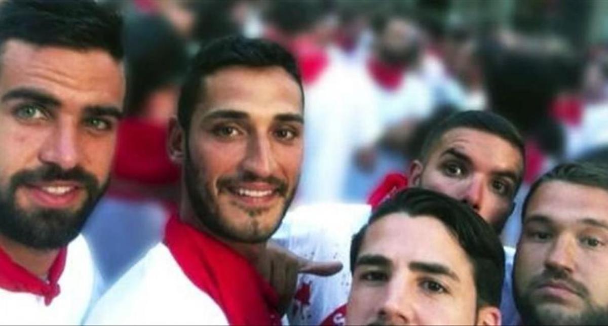 Grupos neonazis y ultras promueven el linchamiento de la víctima de La Manada