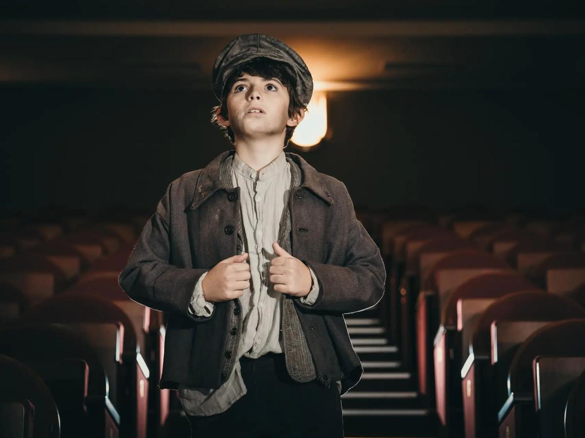 Dani Escrig encarna al legendario personaje dickensiano Oliver Twist en Madrid.