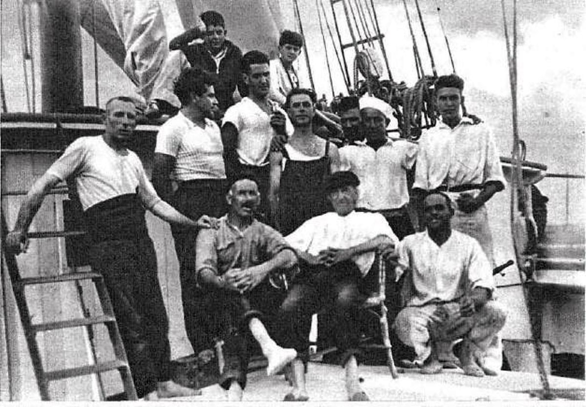 Parte de la tripulación del velero.