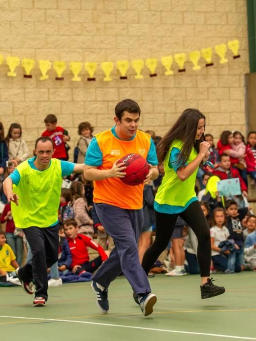 El colegio Amor de Dios y del Club Polideportivo Aspanaex fomentan el deporte inclusivo