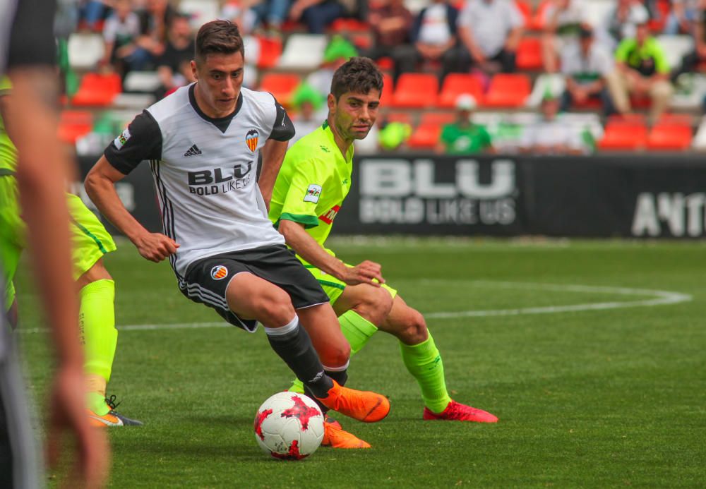 El Elche suma un punto en un partido de locos.