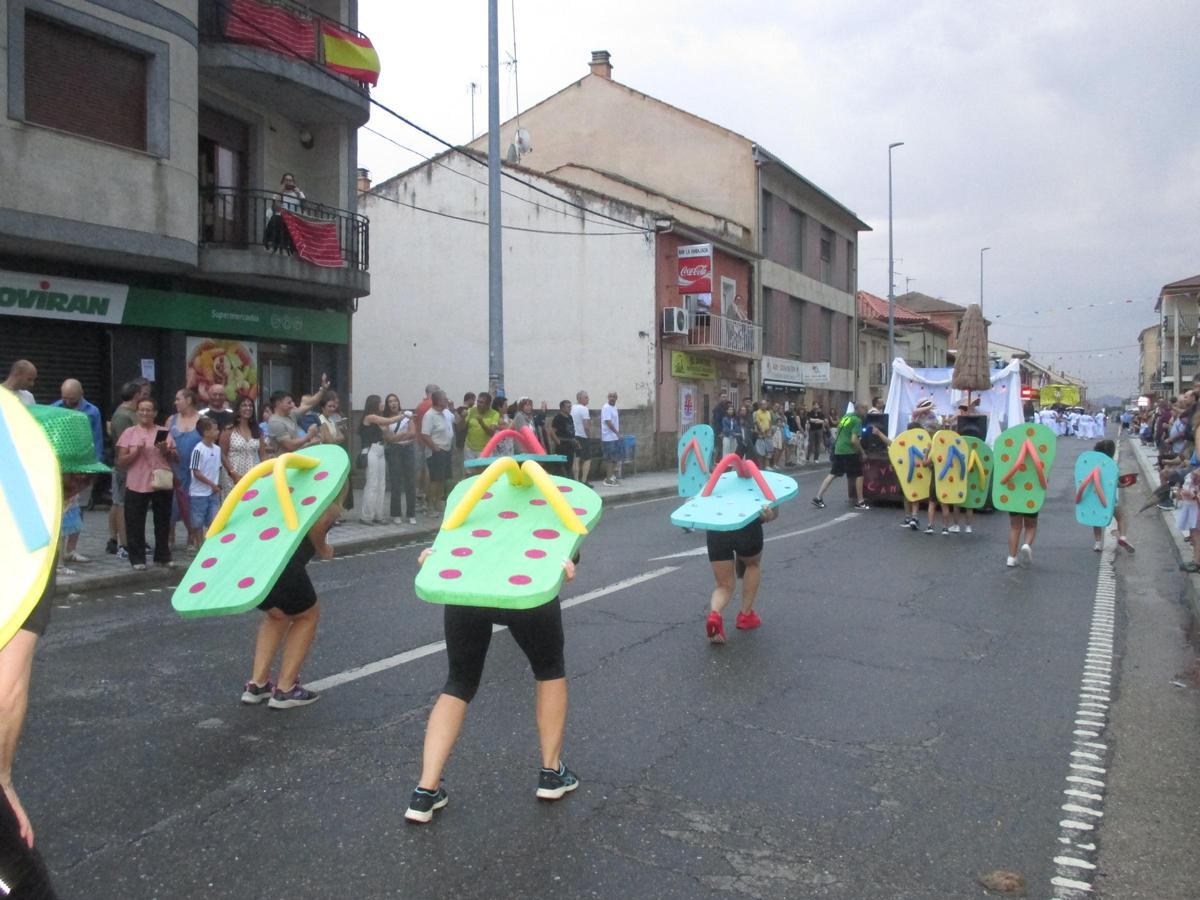 GALERÍA | Camarzana de Tera se despide de sus fiestas con el Desfile de Carrozas GALERÍA | Camarzana de Tera se despide de sus fiestas con el Desfile de Carrozas