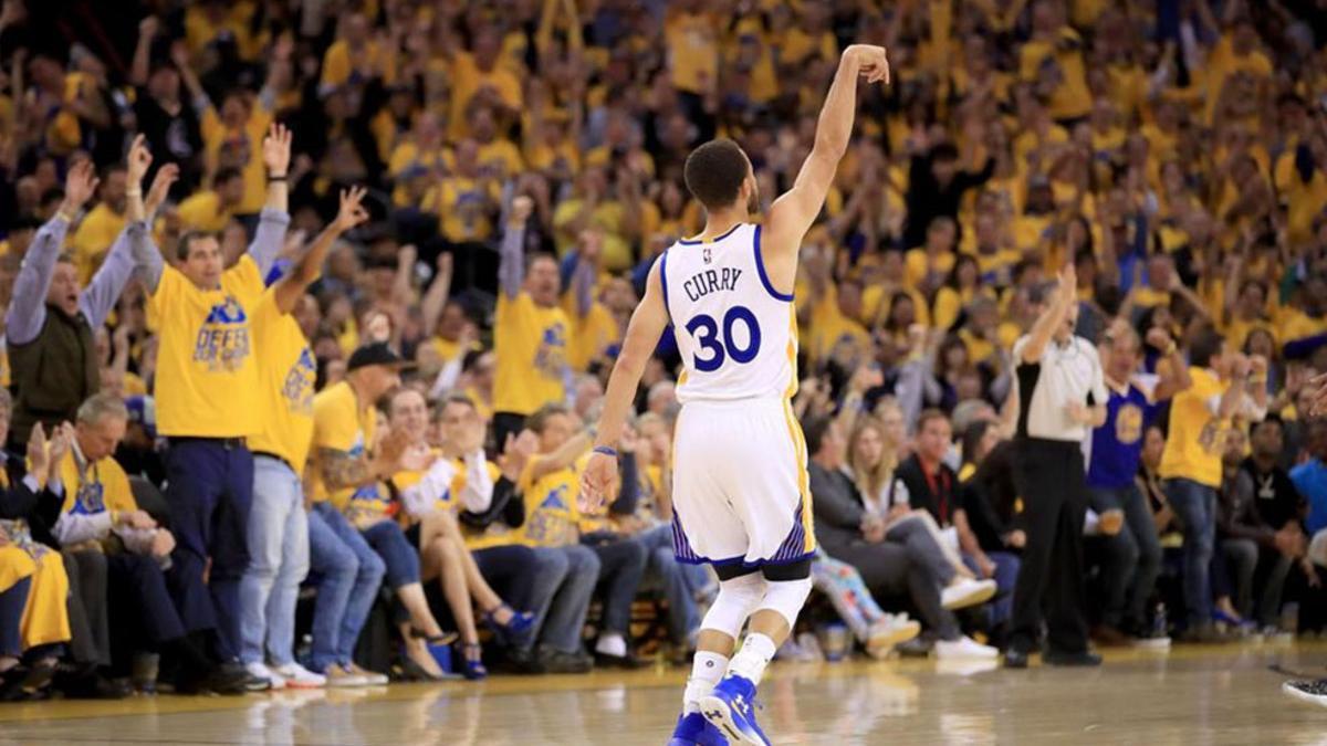 Curry es el rey del triple