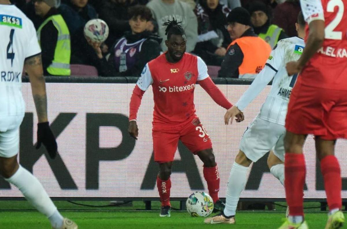 Christian Atsu, jugador del Hatayspor que todavía se encuentra desaparecido.