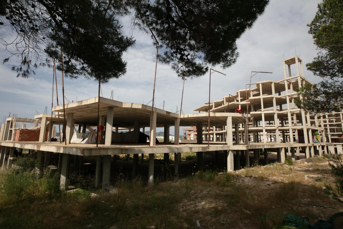 La estructura del hotel inacabado de Punta Xinxó.