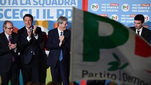 Renzi y Gentilioni, en un acto electoral del PD, el 27 de febrero.
