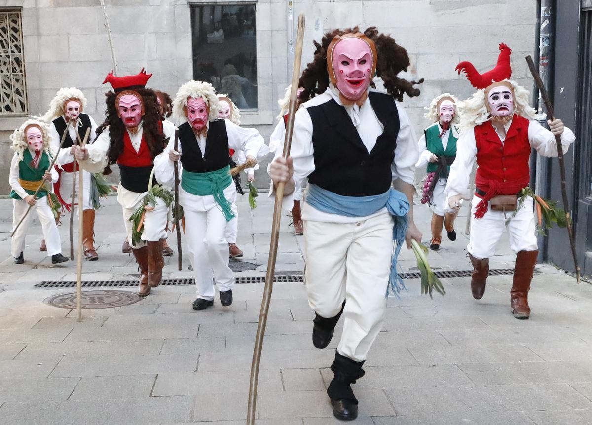 Los Merdeiros reaparecieron este viernes en el Entroido de Vigo