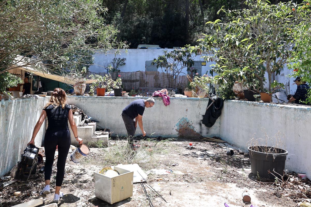 Todas las imágenes del local okupado en Cala Mestella, tras el desalojo