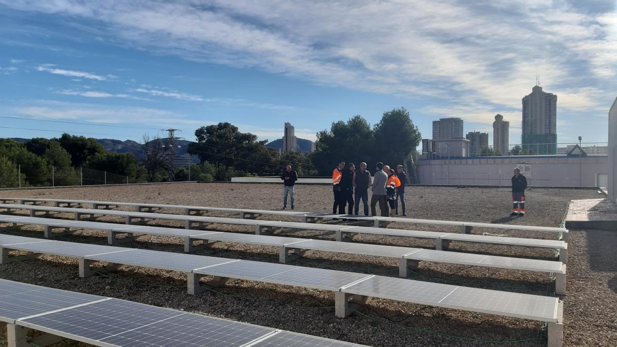 Las placas solares instaladas en la ETAP de Benidorm.