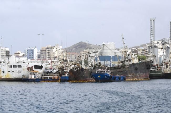 BARCO EN RIESGO DE HUNDIMIENTO