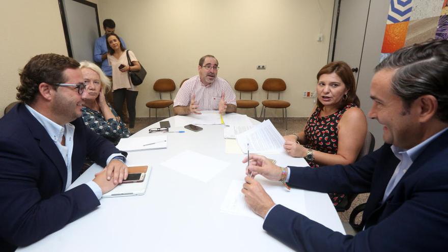 Bonig tiende la mano al PSOE para evitar la tasa turística