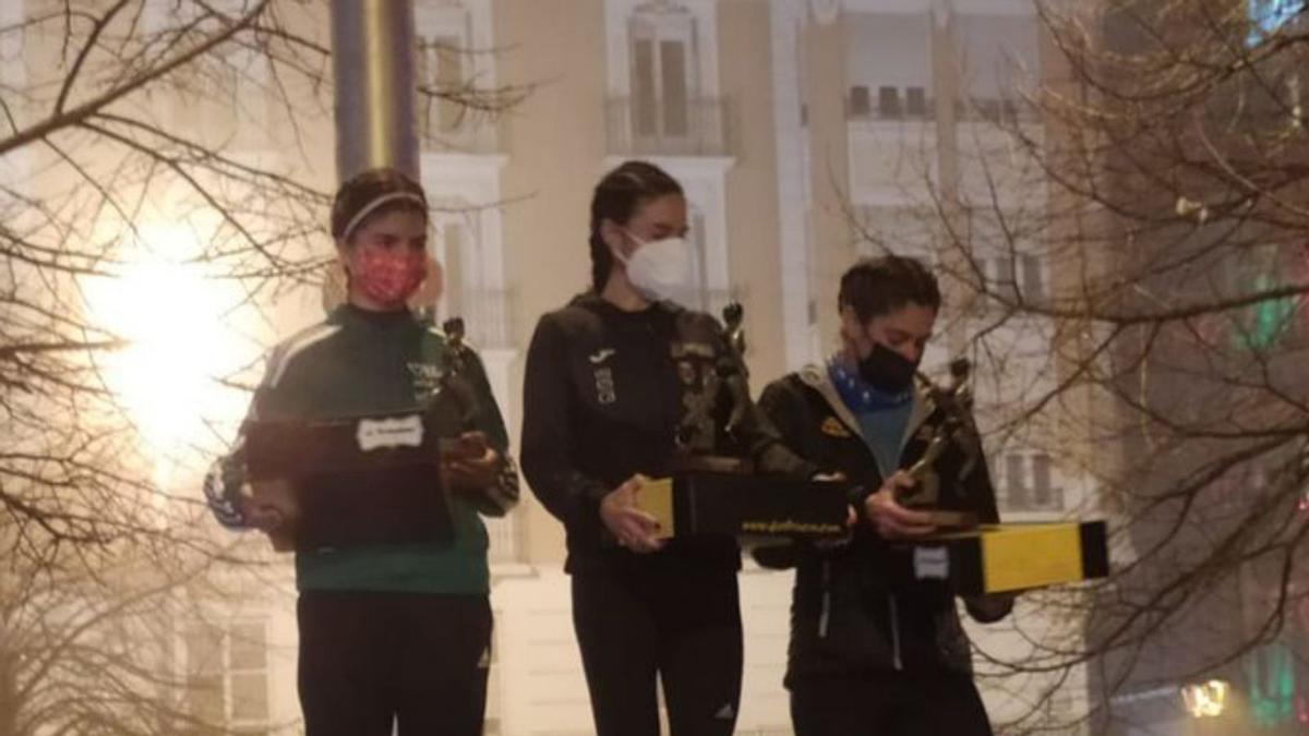 El podio femenino de la carrera.