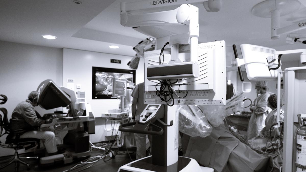 Las cirugías realizadas con el robot Da Vinci en el Grupo Policlínica han superado las expectativas, brindando procedimientos más sencillos y eficaces