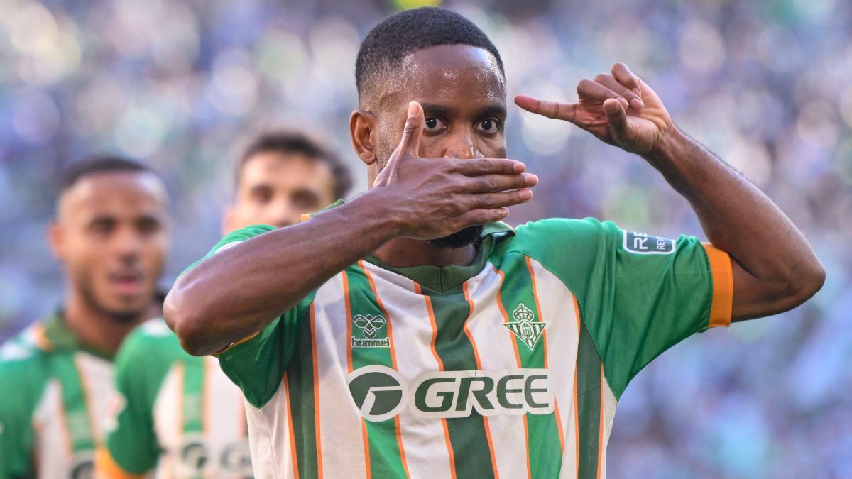 Bakambu, del Betis, es una de las grandes figuras de RD Congo