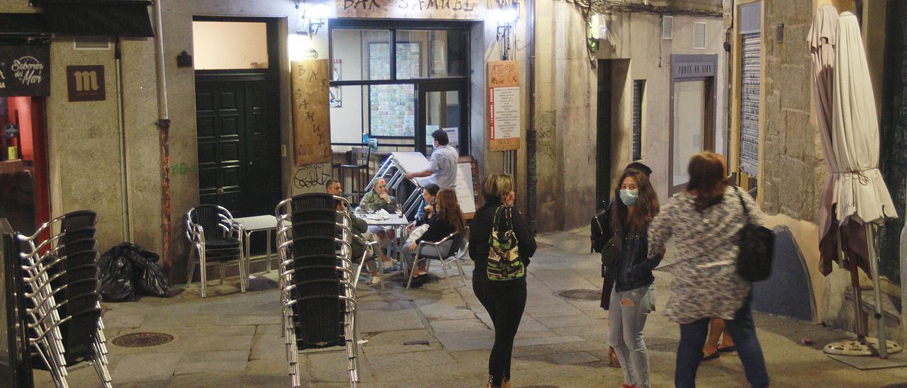 Terrazas en la zona de vinos del casco histórico tras la reapertura hostelera