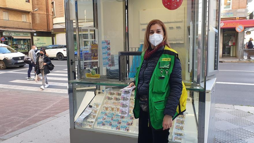 Manuela Pozuelo ha repartido 350.000 euros de este sorteo en Huelva capital.
