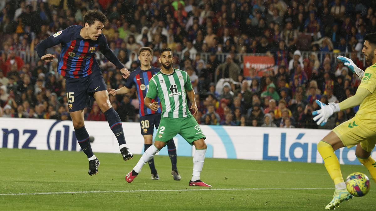 Soccer Football - LaLiga - FC Barcelona v Real Betis - Camp Nou, Barcelona, Spain - April 29, 2023 FC Barcelona's Andreas Christensen scores their first goal REUTERS/Albert Gea