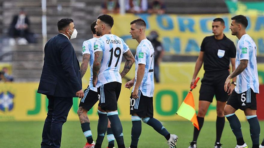 Escàndol per la suspensió del Brasil-Argentina al minut sis de partit