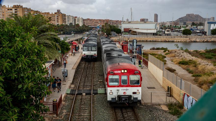 Humor para encajar los retrasos y cancelaciones de los Cercanías Murcia-Alicante