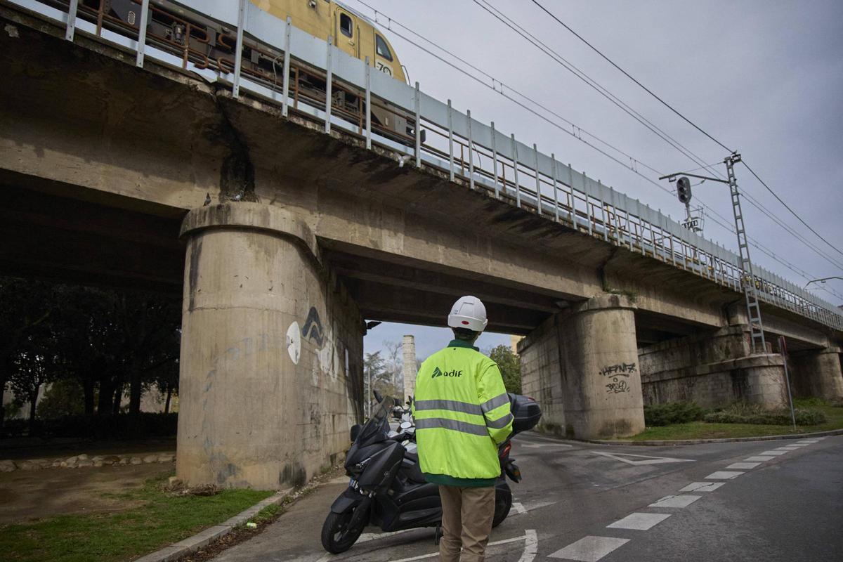 Les fotos de la revisió del viaducte de Girona per part d'Adif