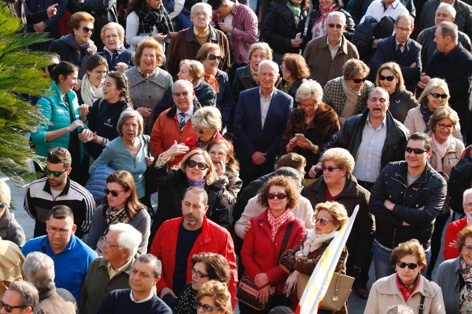 Los cofrades se manifiestan por la Semana Santa tradicional