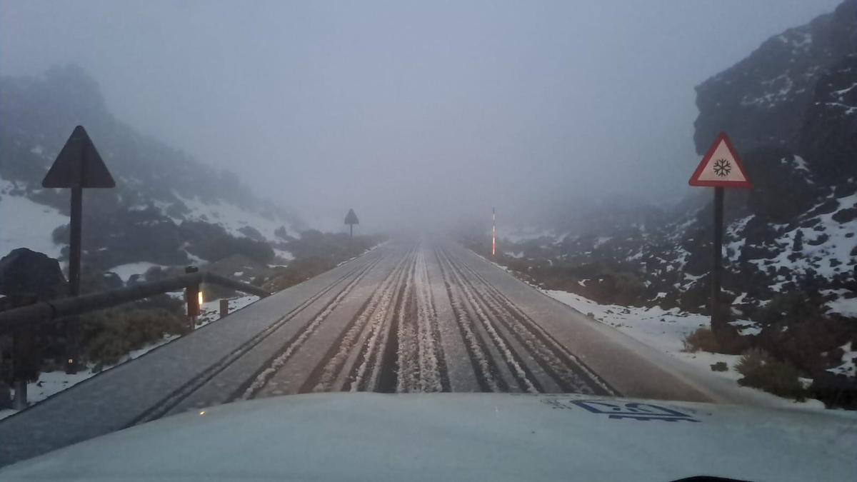 La dana mantiene cerrados los acceso al Teide