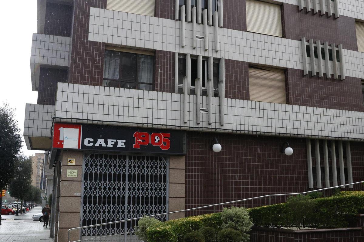 Las ventanas del piso afectado, en el primer piso del edificio de la avenida de Torcuato Fernández-Miranda.