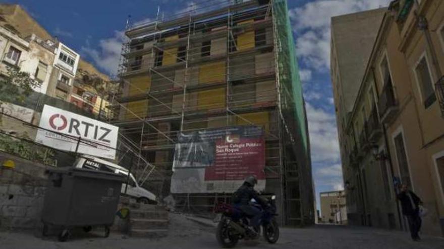 Imagen de las obras del colegio San Roque paralizadas por los impagos del Consell.