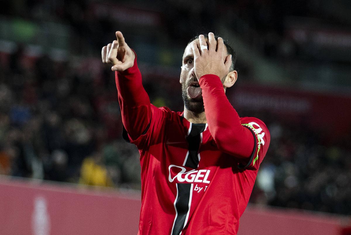Muriqi celebra el gol ante el Sevilla.