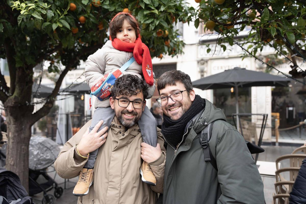Los niños pacenses se comen las uvas de gominola en las campanadas de San Juan
