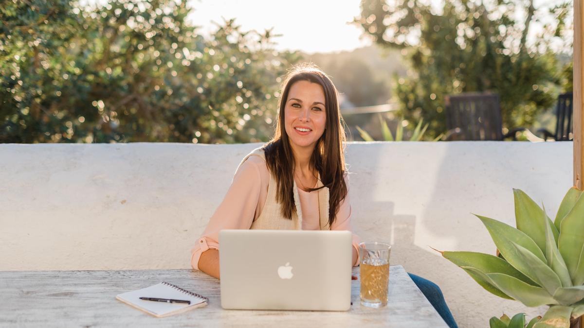 Yasmina Delgado trabaja como educadora social en la isla de Ibiza