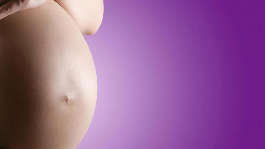La junta forma a más de 600 familiares de embarazadas
