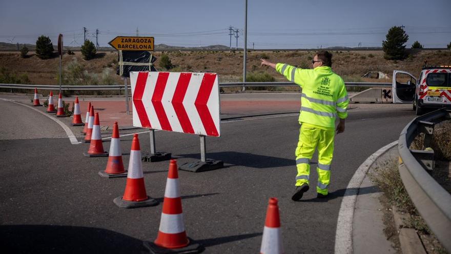 Tres detenidos por robar varios quitamiedos en las obras de la A-2 en Zaragoza